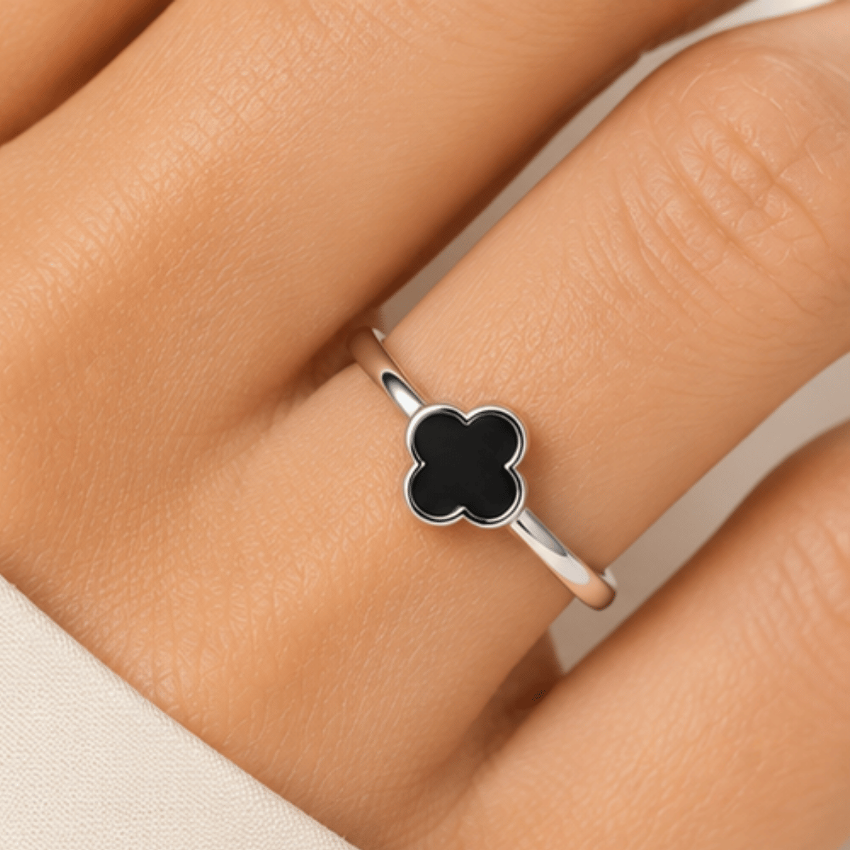 Nefari Noir Clover Ring