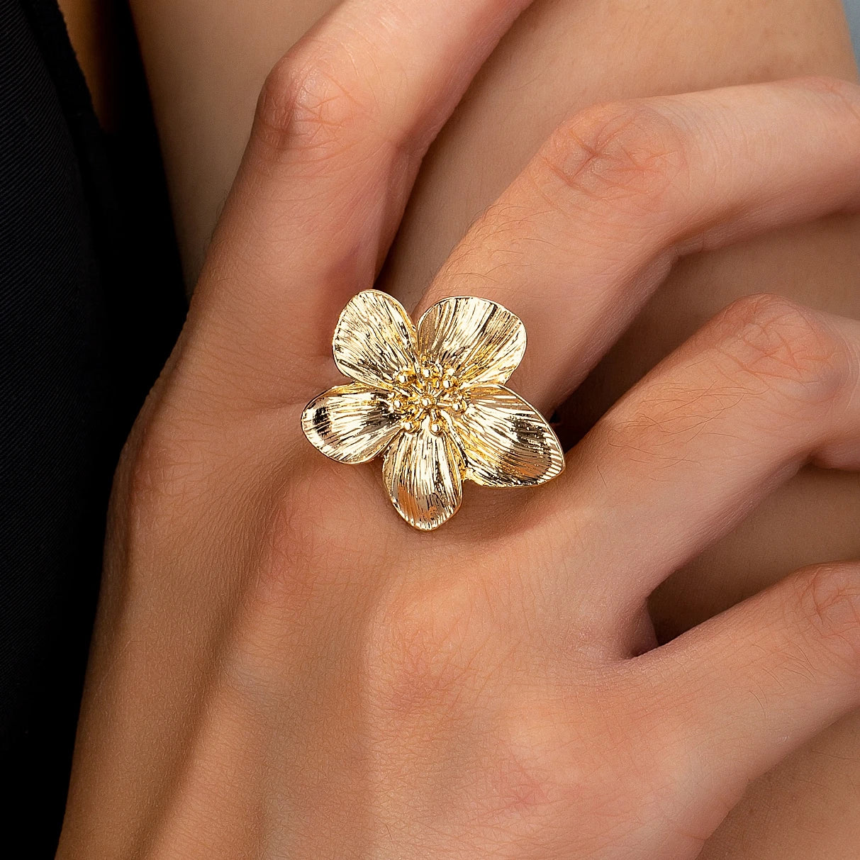 Women's Ring, Flower Metal Opening, adjustable Size Ring, Suitable for Daily Wear.