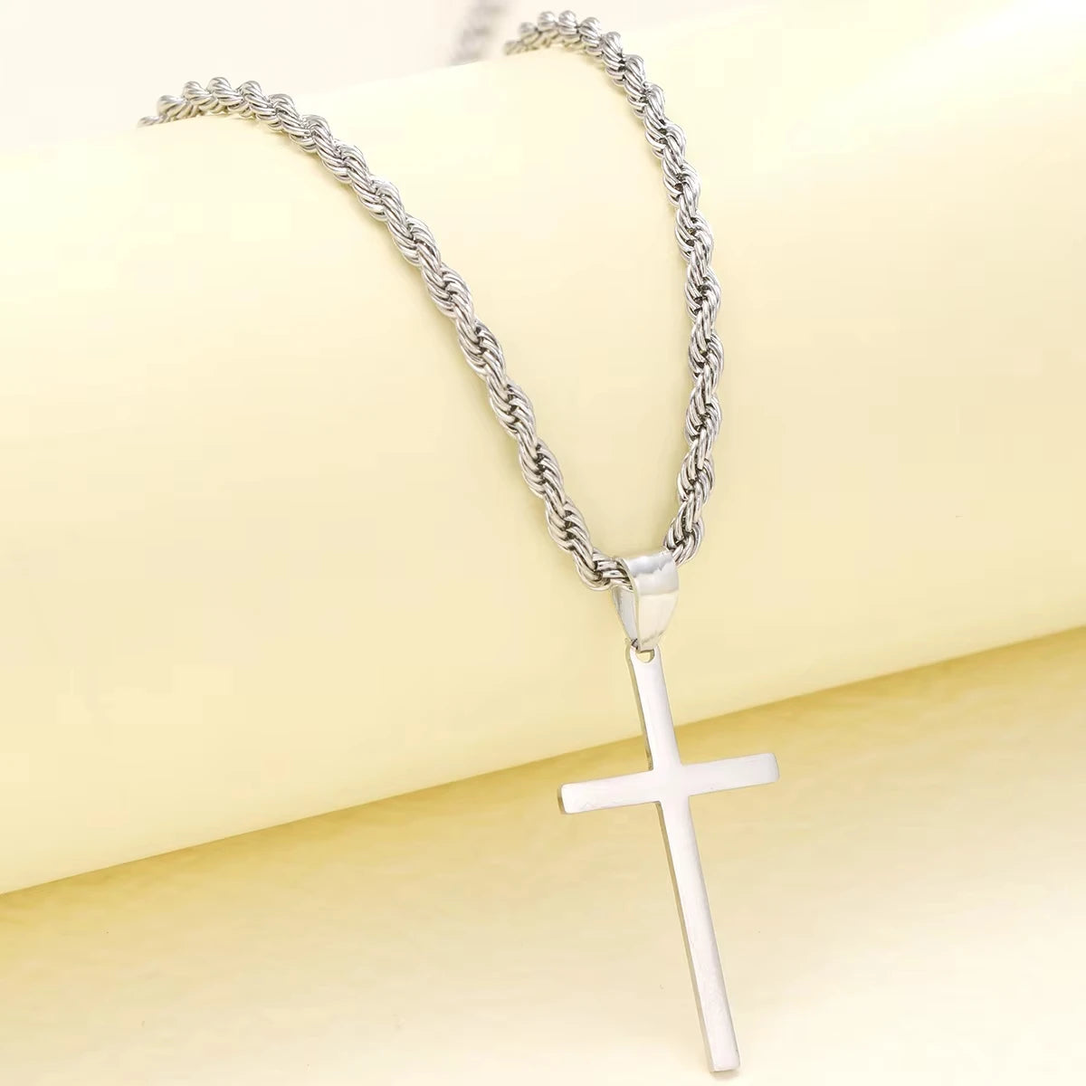 Men's and women's new cross pendant necklace, minimalist gold jewelry.
