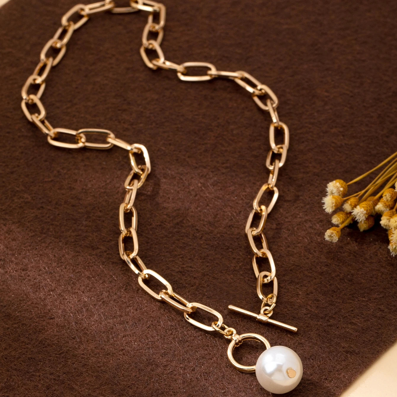 Women's Necklace Women's Simple Chain Necklace with Unique Clasp Design and Faux Pearl Pendant, Suitable for Daily Wear and Vacation Wear