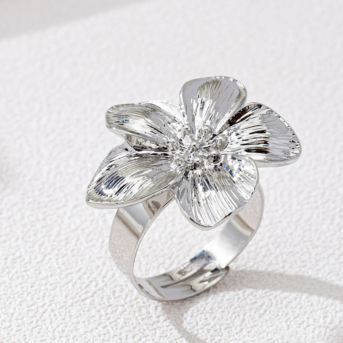 Women's Ring, Flower Metal Opening, adjustable Size Ring, Suitable for Daily Wear.