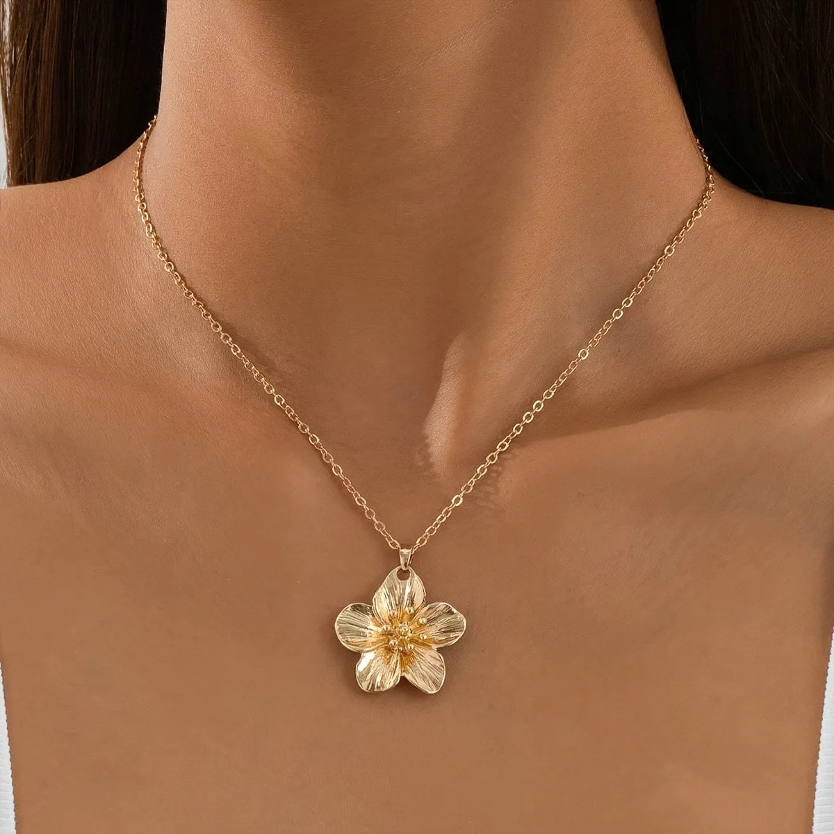 Fashionable cross-border floral necklace; light luxury clavicle chain; simple necklace; high-end jewelry for women