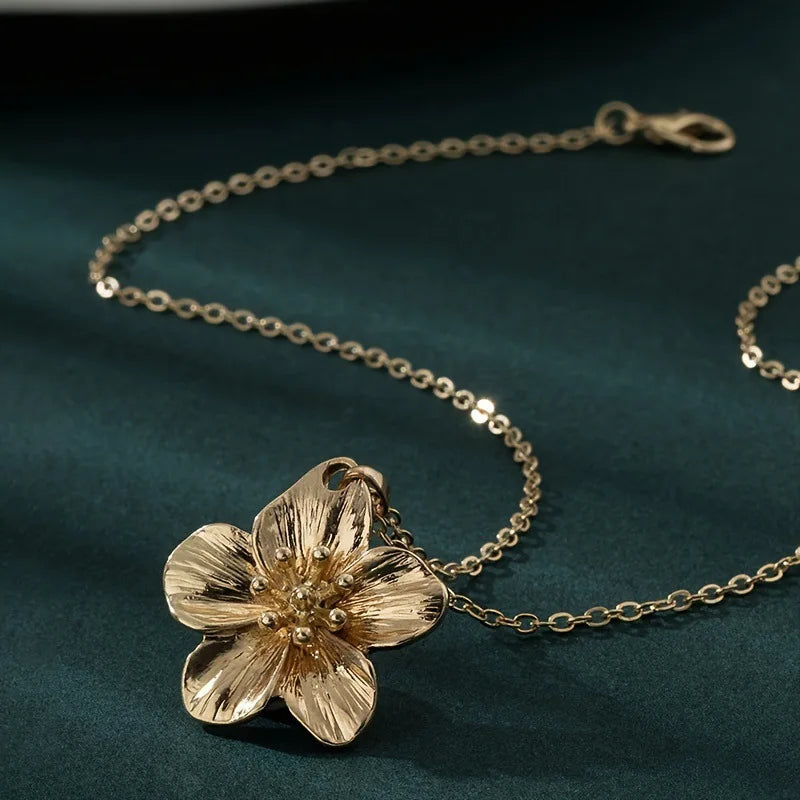 Fashionable cross-border floral necklace; light luxury clavicle chain; simple necklace; high-end jewelry for women