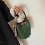 Fashionable Women's Bucket Bag, Stylish Solid Color Woven Effect Handbag.