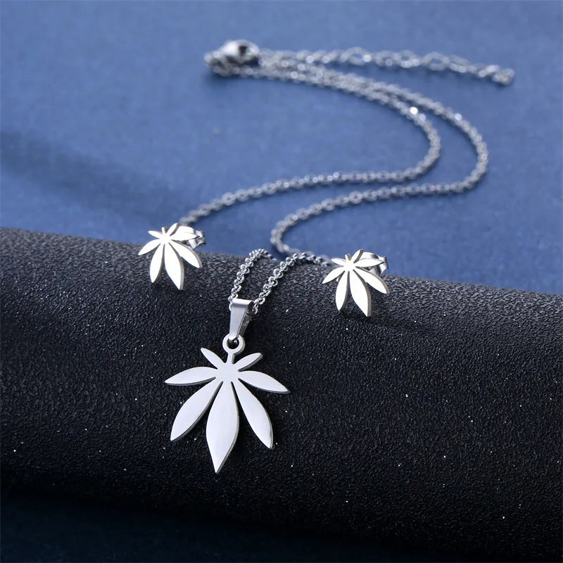 Stainless Steel Necklace For Women Maple Leaf Choker Pendant Chain Engagement Jewelry korean Fashion