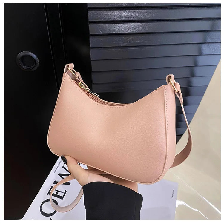 Fashionable and trendy solid-color handbag, simple and new small square bag.