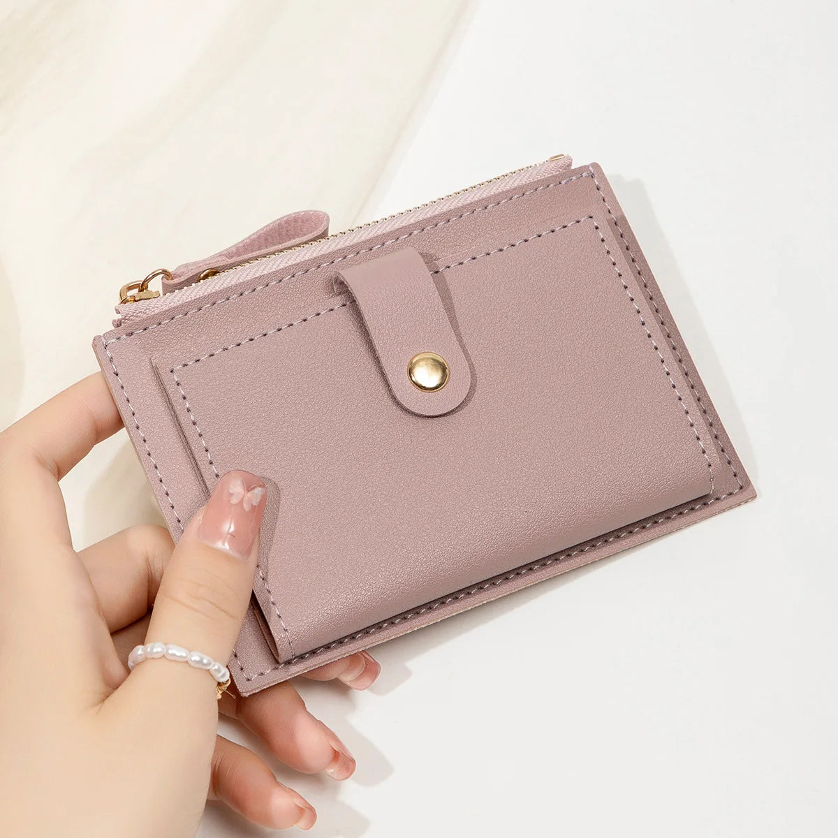 Minimalist and fashionable women's short card bag